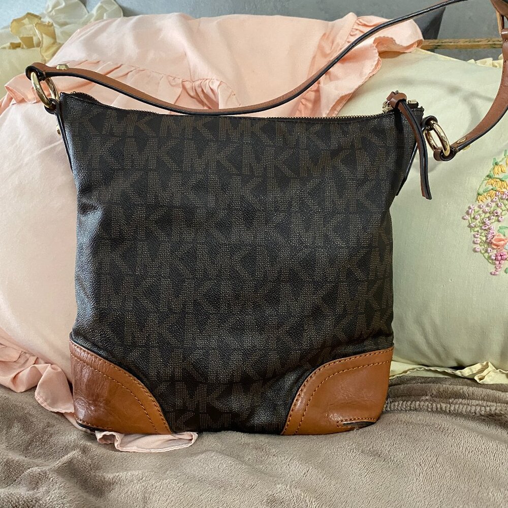 EUC Brown Michael Kors Two Tone Logo shoulder Purse